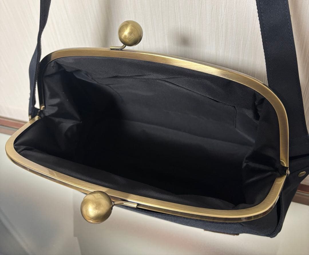 アヤノコウジ　大玉がま口ショルダーバッグ　コーデュラ　ダークネイビー