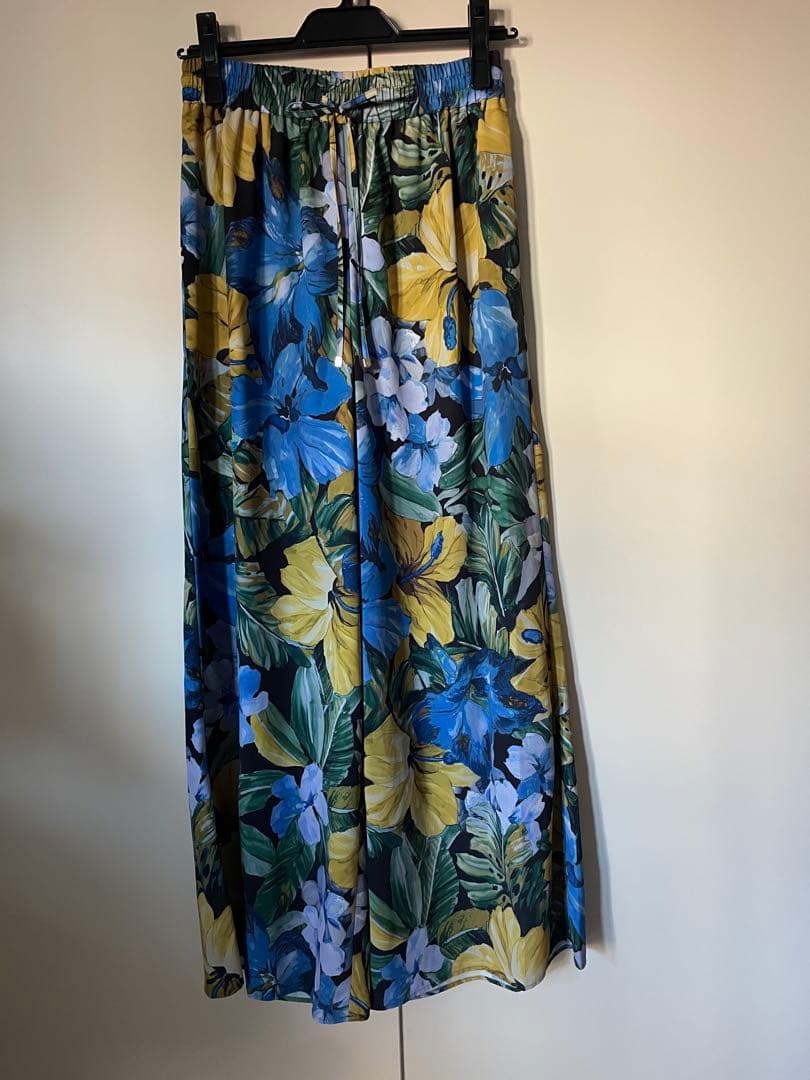 ヤマダヤ　Scotclub スコットクラブ　ベスト と花柄パンツ