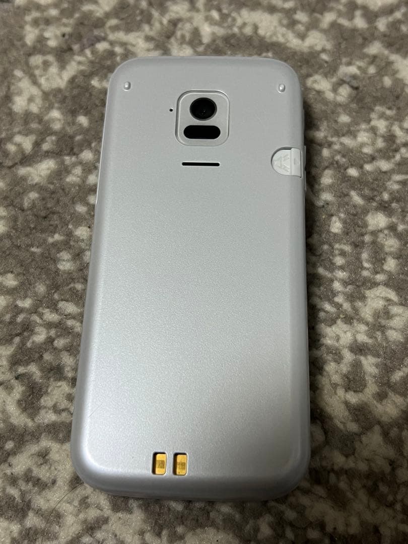 らくらくホン F-01M 白