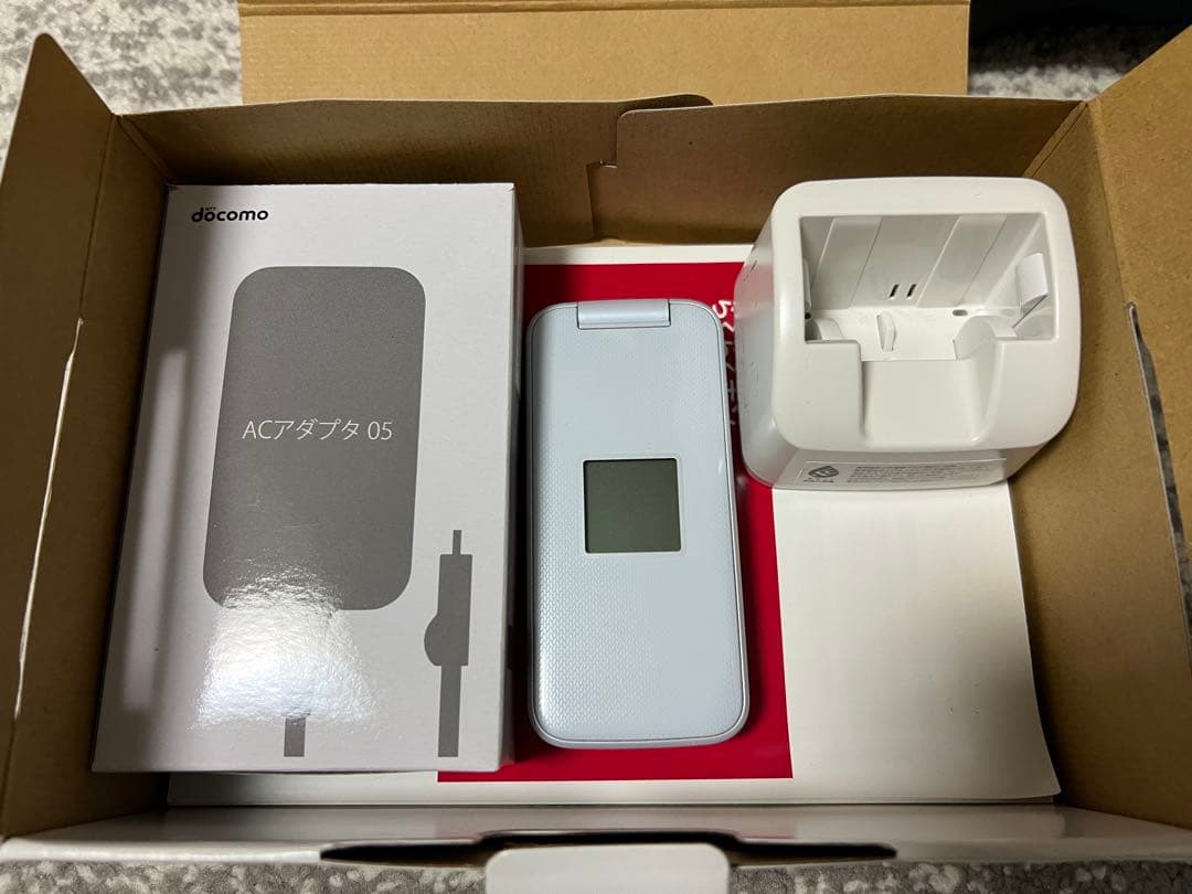 らくらくホン F-01M 白