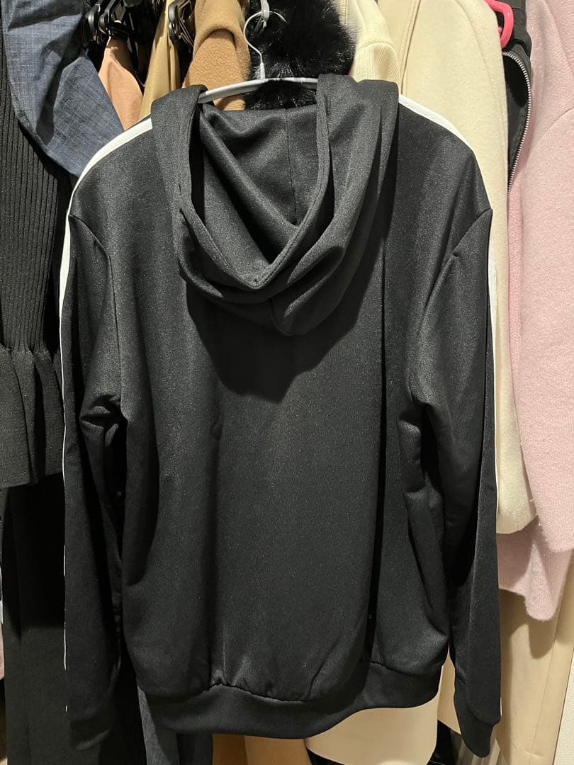 adidas ブラック フルジップフーディ 新品タグ付き