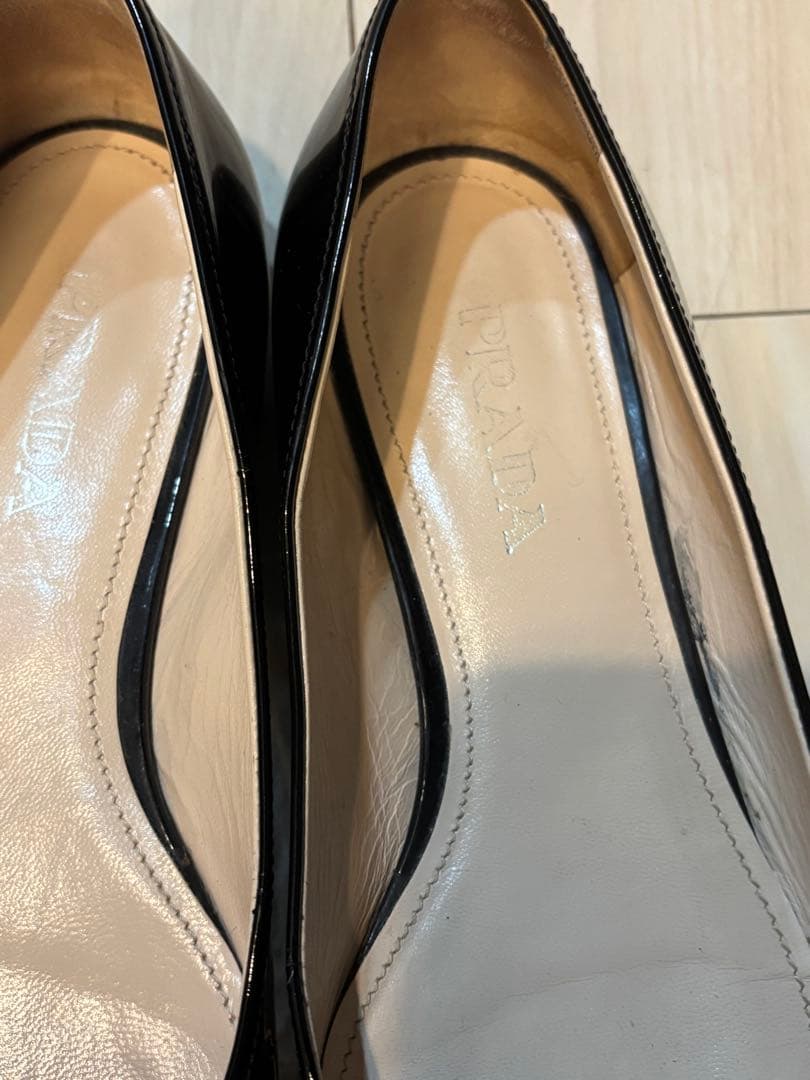 PRADA ブラック ポインテッドトゥ フラットシューズ