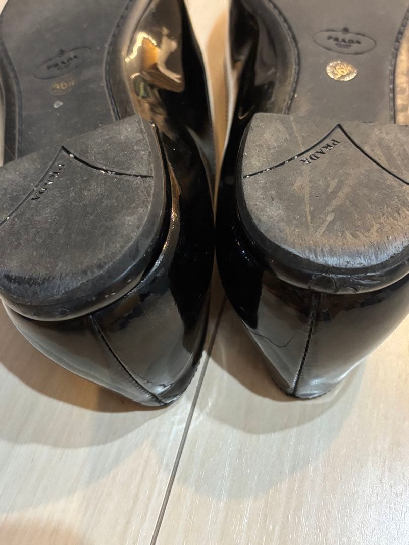 PRADA ブラック ポインテッドトゥ フラットシューズ