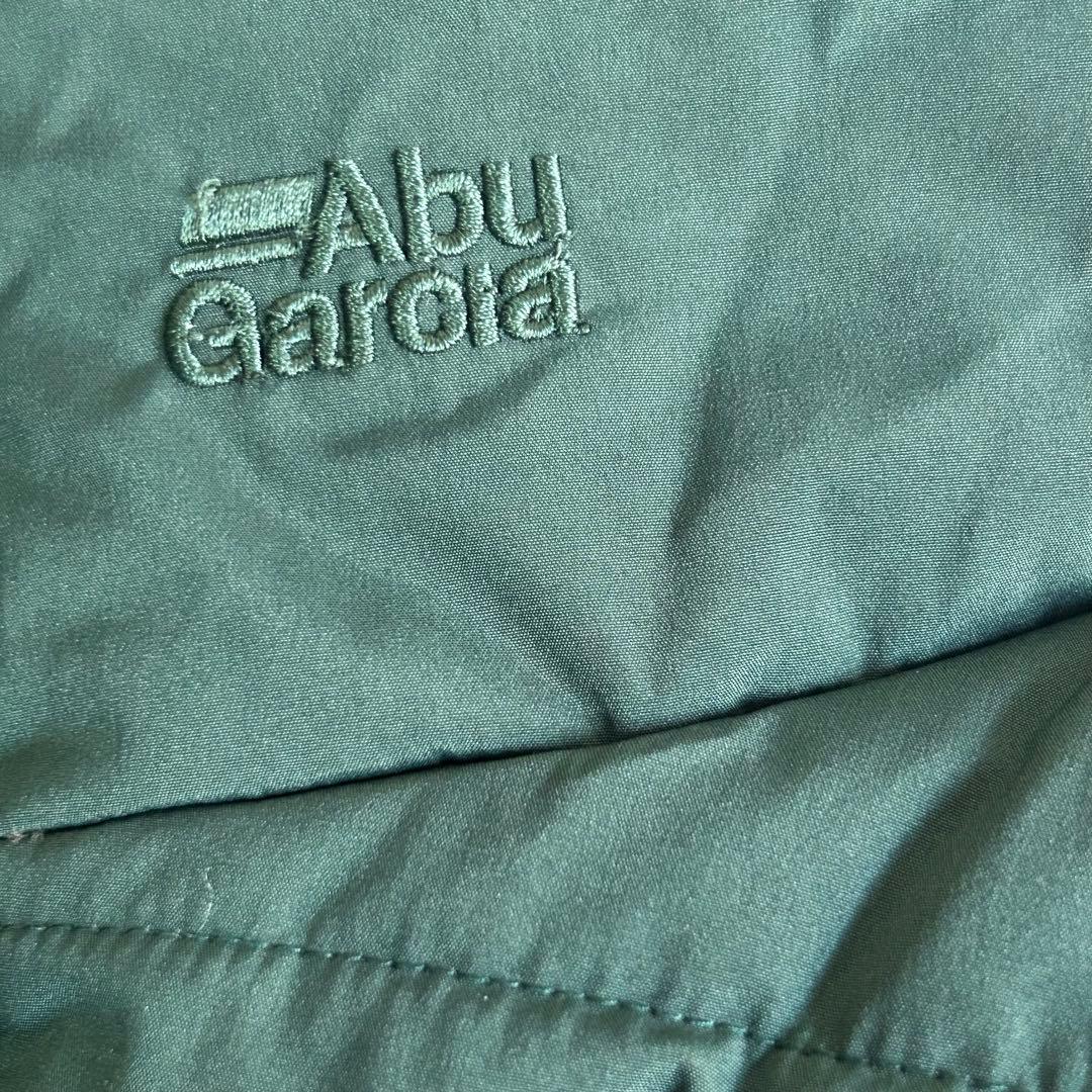 【Abu Garcia美品】マルチシーン対応 リバーシブル 撥水 中綿 ベスト