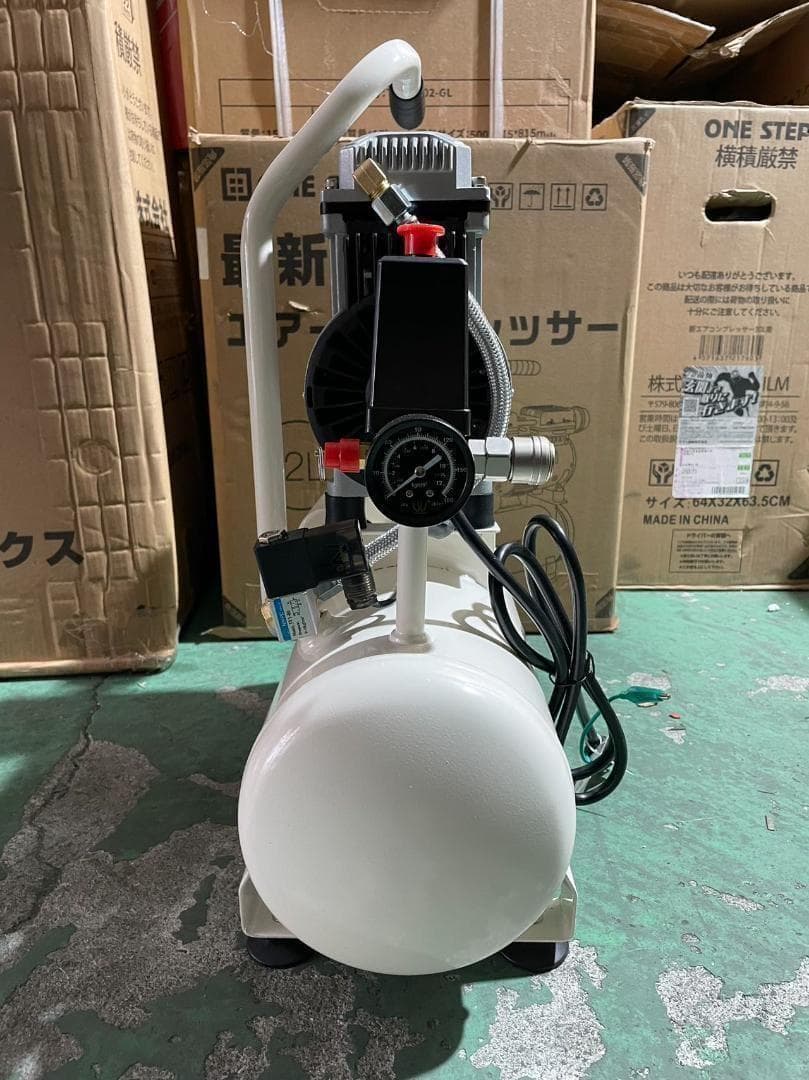 中古コンプレッサー 100v　静音　小型　オイルレス　12L