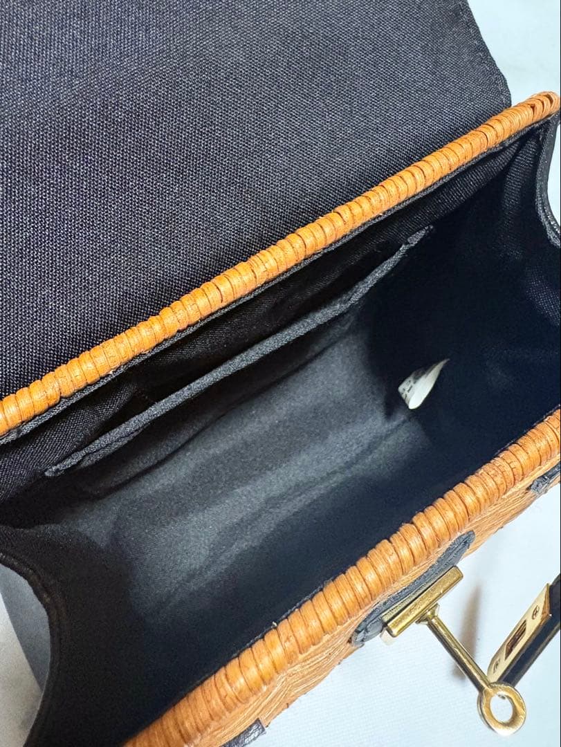 The Bagmati フラップショルダーカゴバッグ　anuans アニュアンス