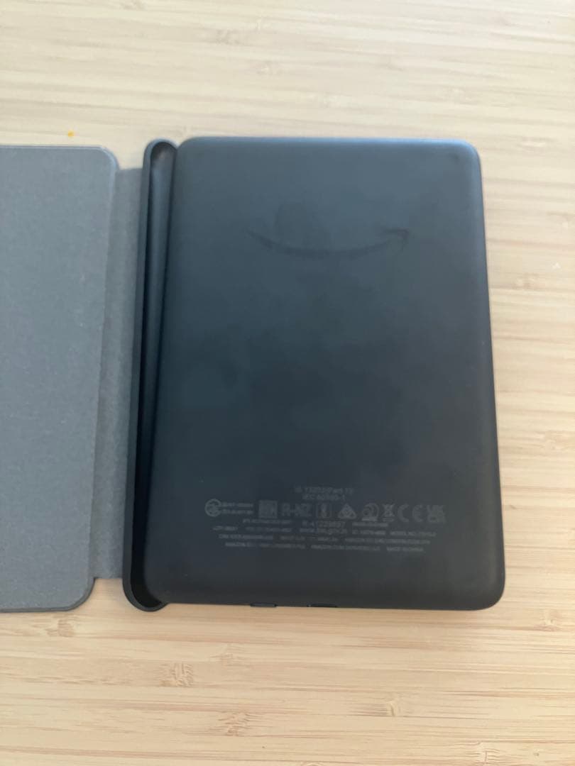 Kindle 11世代 本体　カバー、充電コード付き