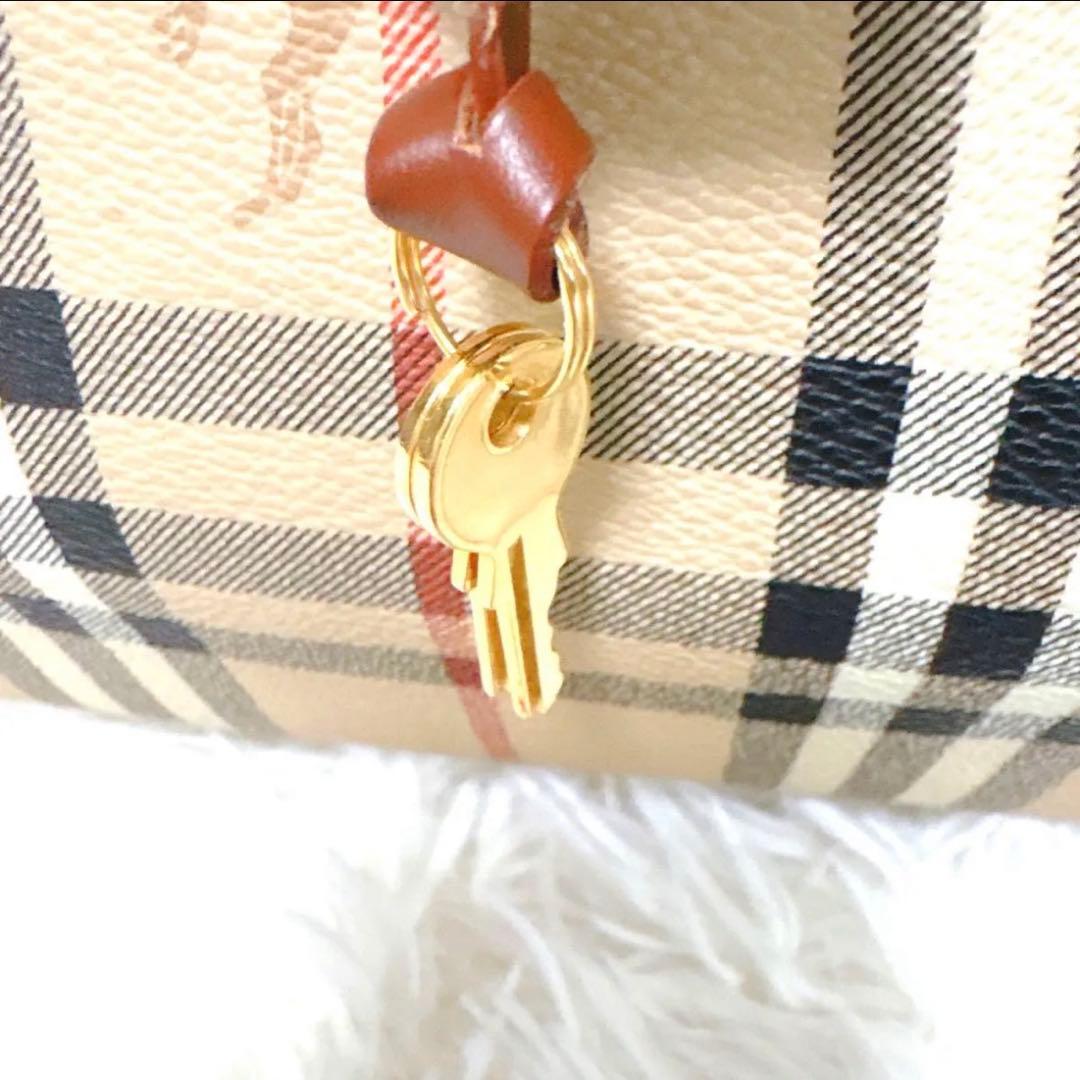 希少バーバリーロンドンノバチェックホースロゴレザー南京錠カギPVC大容量レア人気