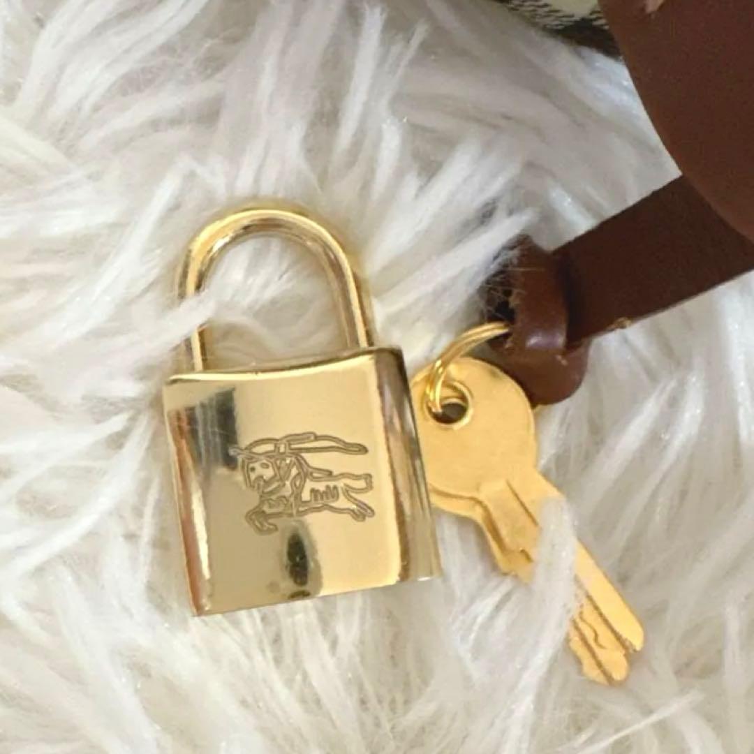 希少バーバリーロンドンノバチェックホースロゴレザー南京錠カギPVC大容量レア人気