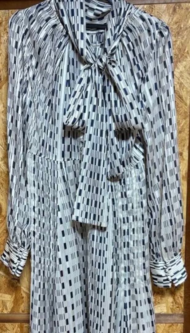 週末限定お値下げ倉科カナさん着用！フレイアイディー★プリントボウタイワンピース