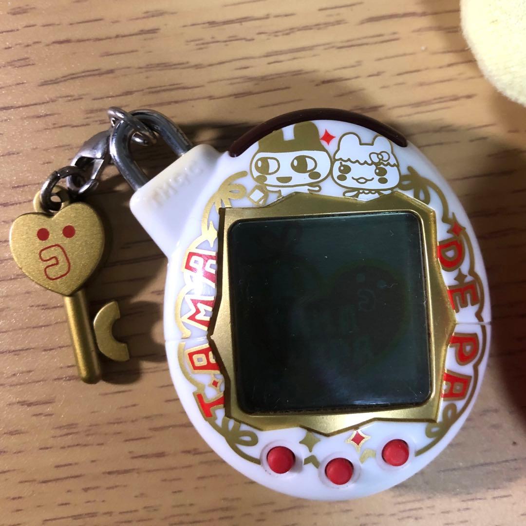 たまごっち　たまごっちデパート ふぁみりーイロイロたまごっちプラス　ケース 限定