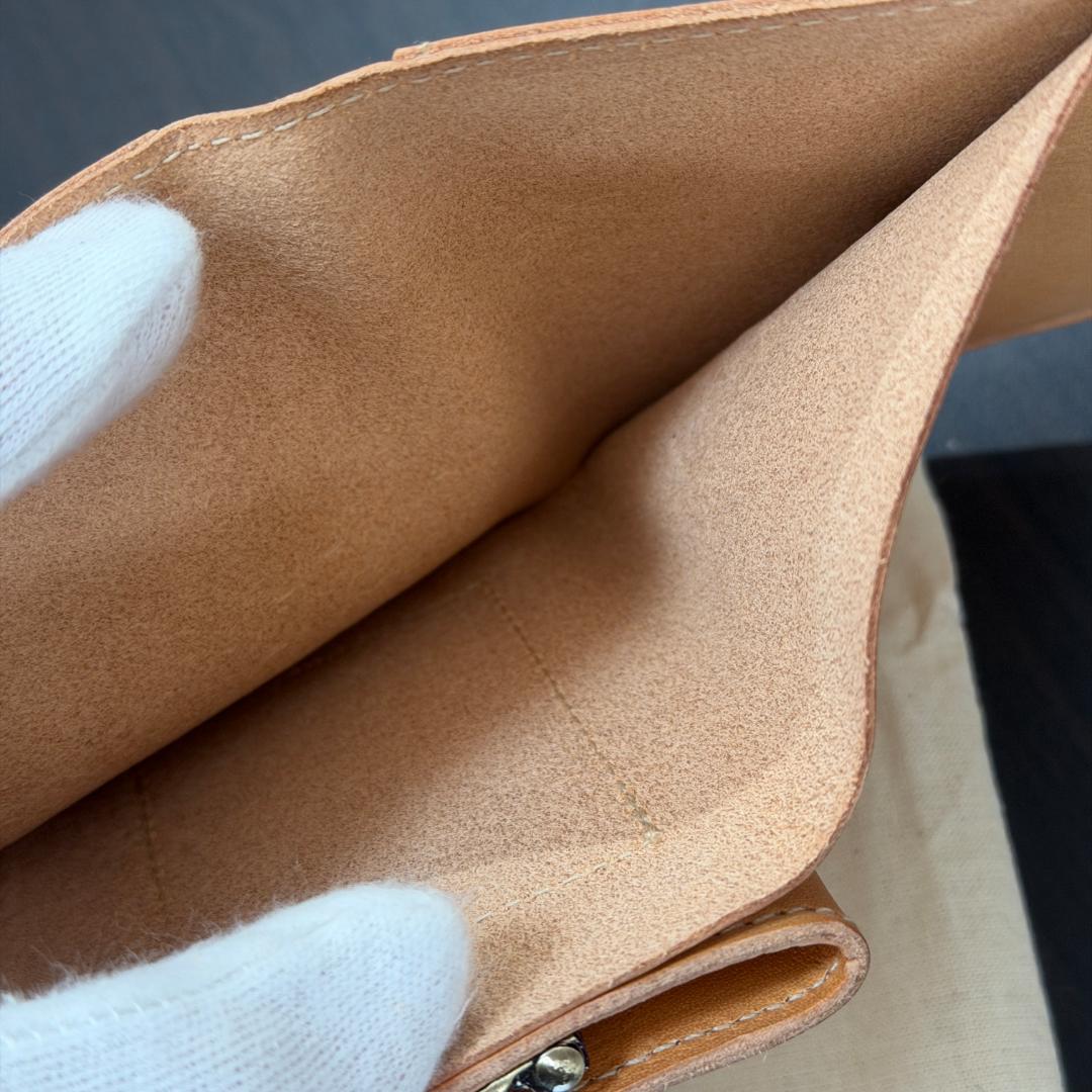 【新品未使用】イルビゾンテ 二つ折り がま口 財布 ヌメ ナチュラル