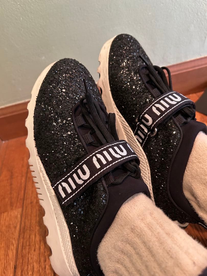 三連休タイムセールmiu miu ブラックグリッタースニーカー