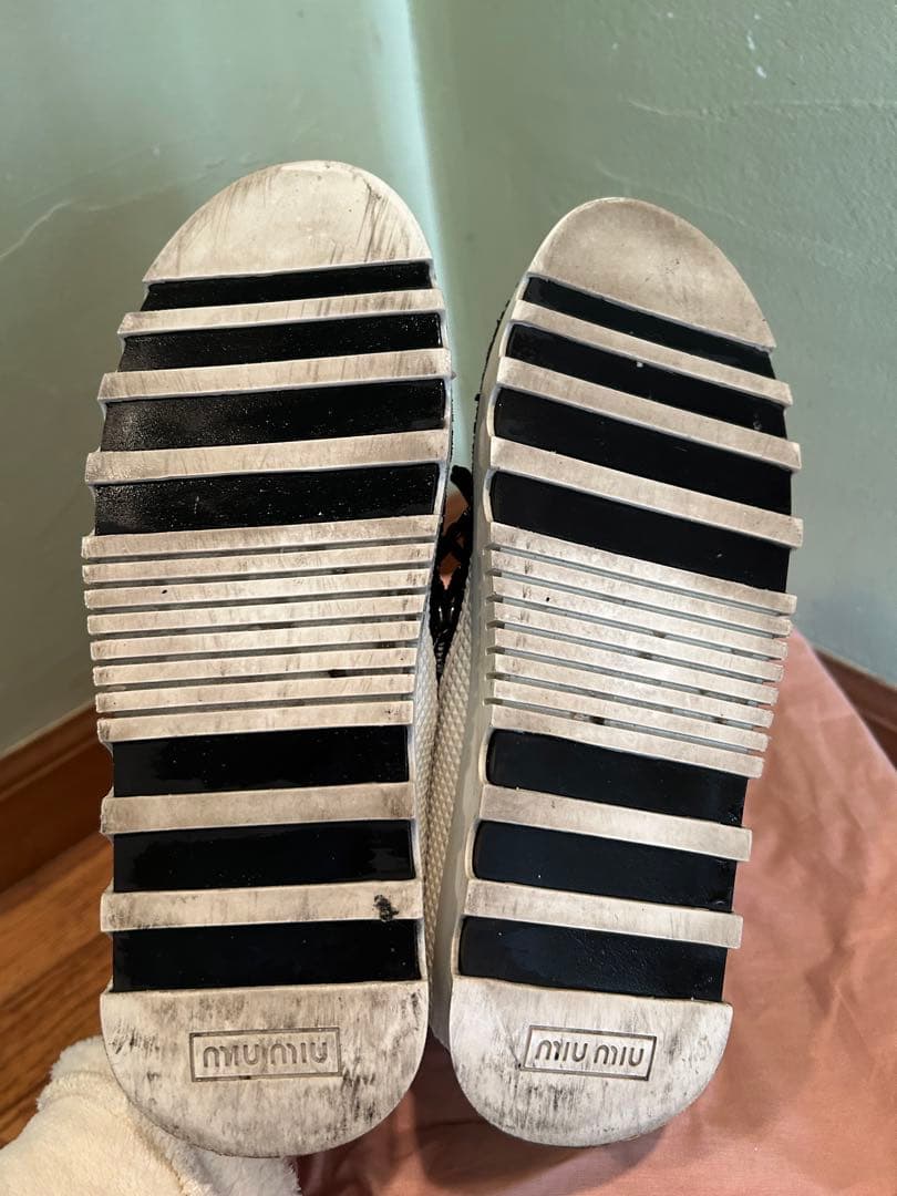 三連休タイムセールmiu miu ブラックグリッタースニーカー