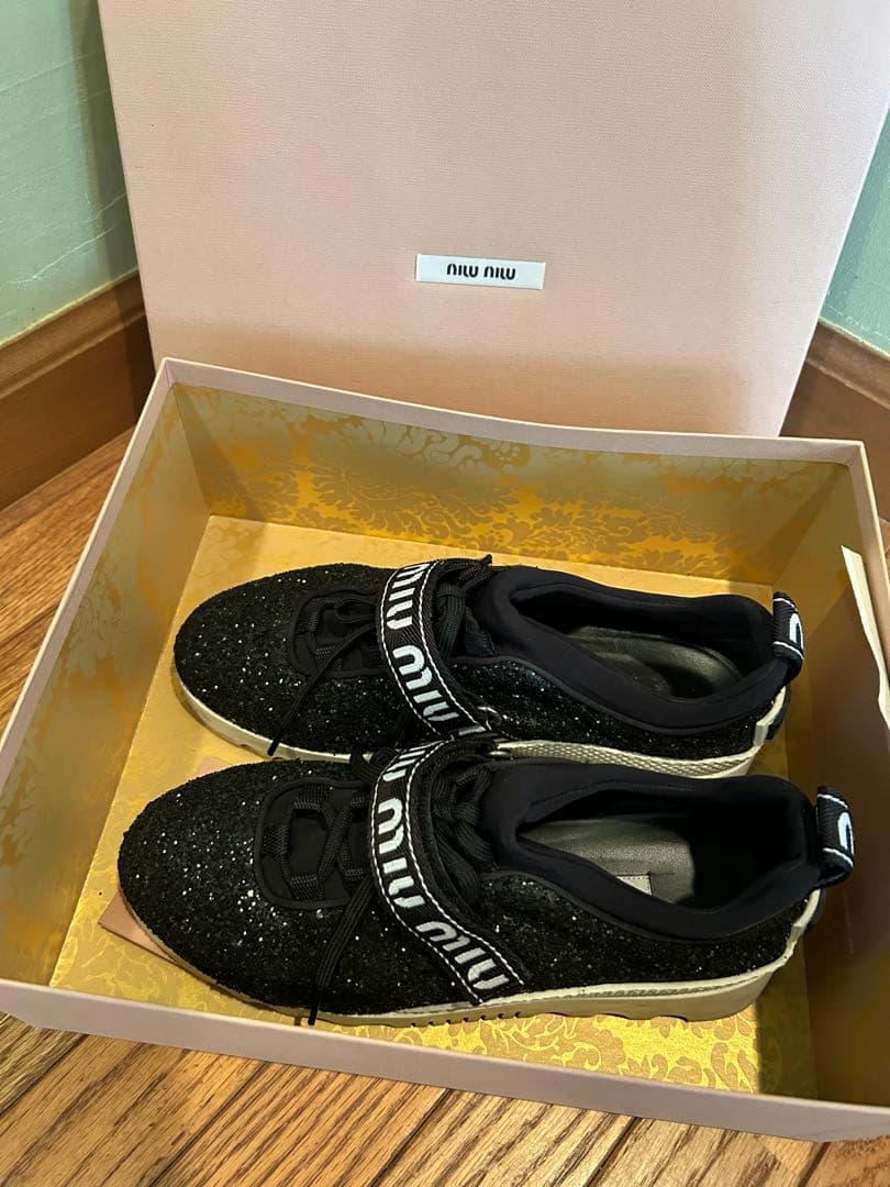 三連休タイムセールmiu miu ブラックグリッタースニーカー