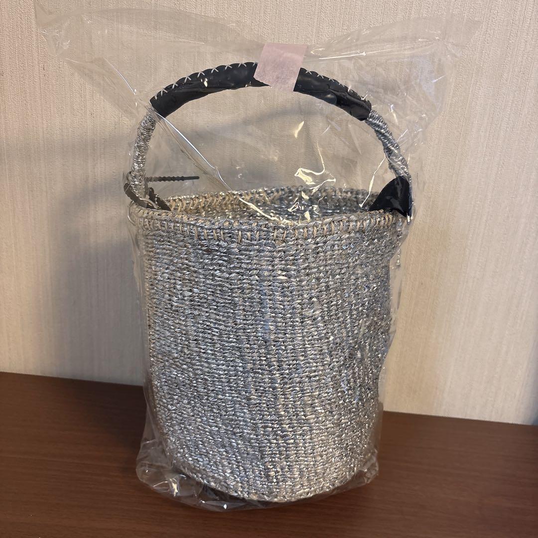 【新品】meong blue シルバー　ショルダー付き　カゴバッグ　チャーム付き