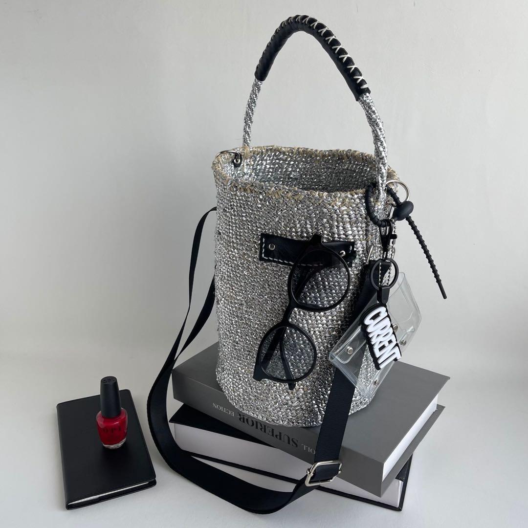 【新品】meong blue シルバー　ショルダー付き　カゴバッグ　チャーム付き