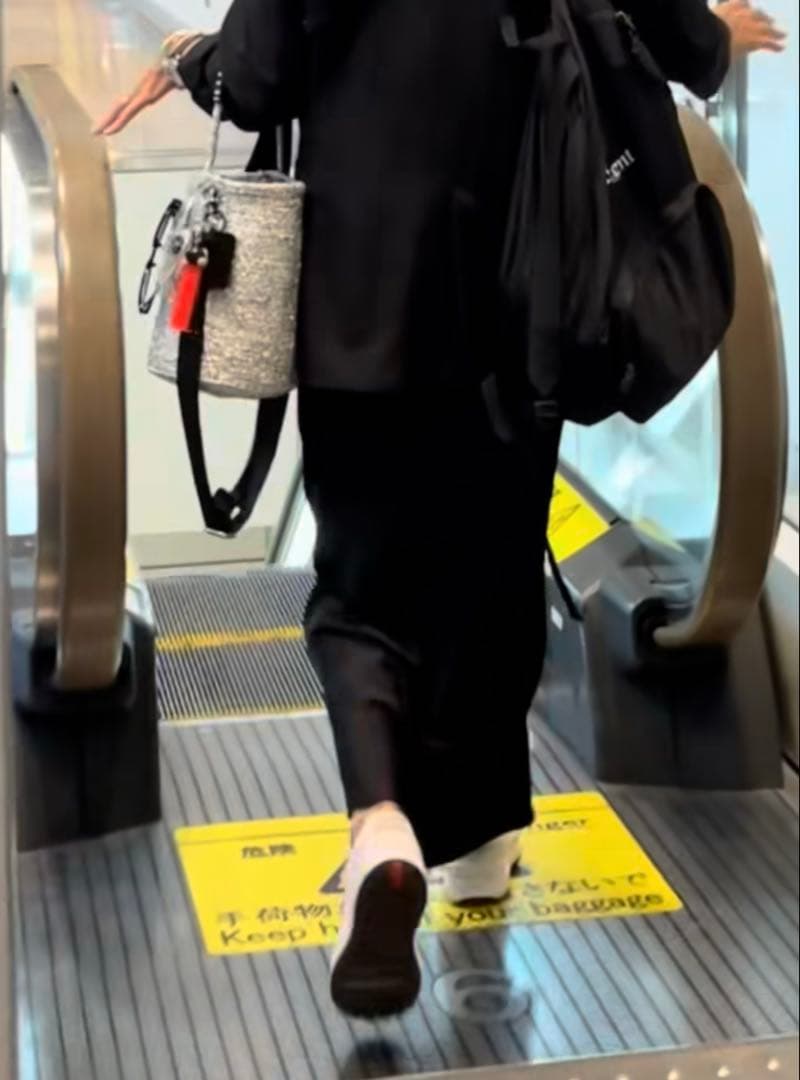 【新品】meong blue シルバー　ショルダー付き　カゴバッグ　チャーム付き