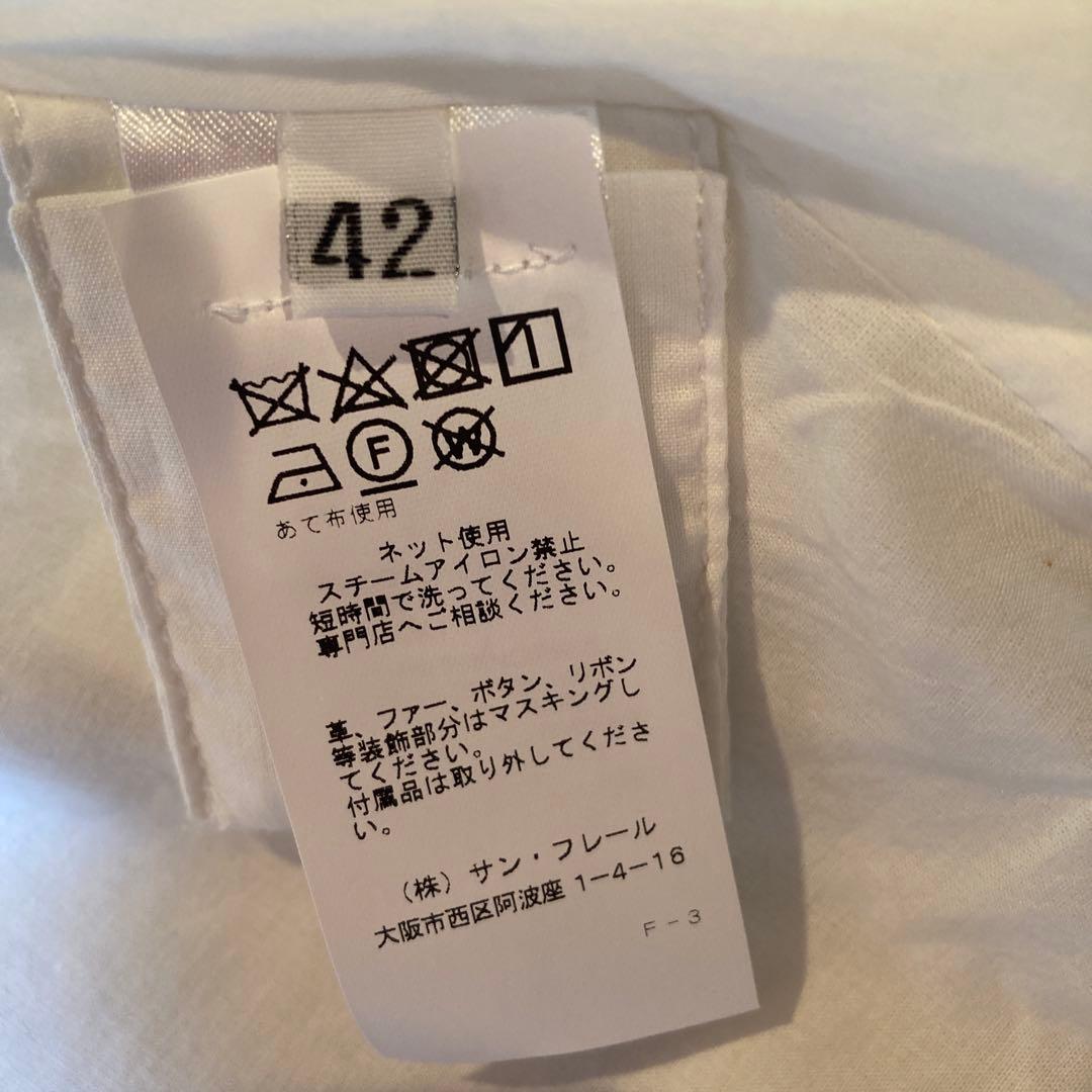 刺繍入りホワイトノーカラージャケット