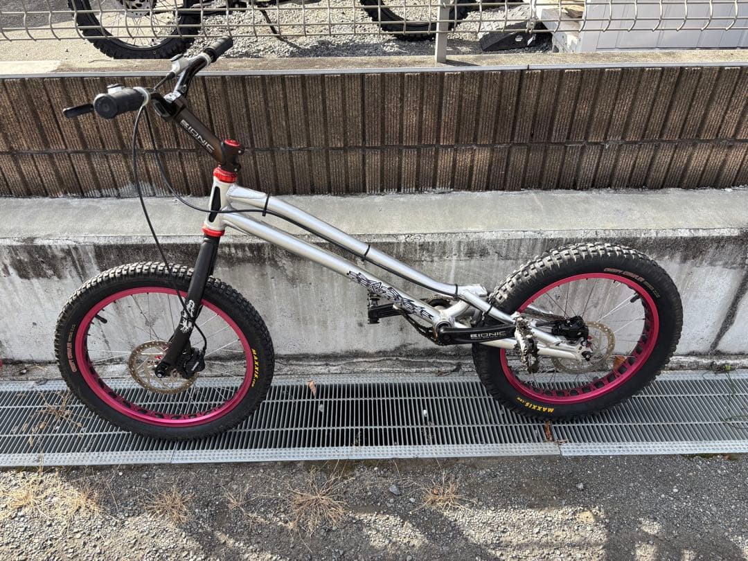 BIONIC　トライアル　２０インチ　　前後　油圧ブレーキ　中古　引き取りのみ