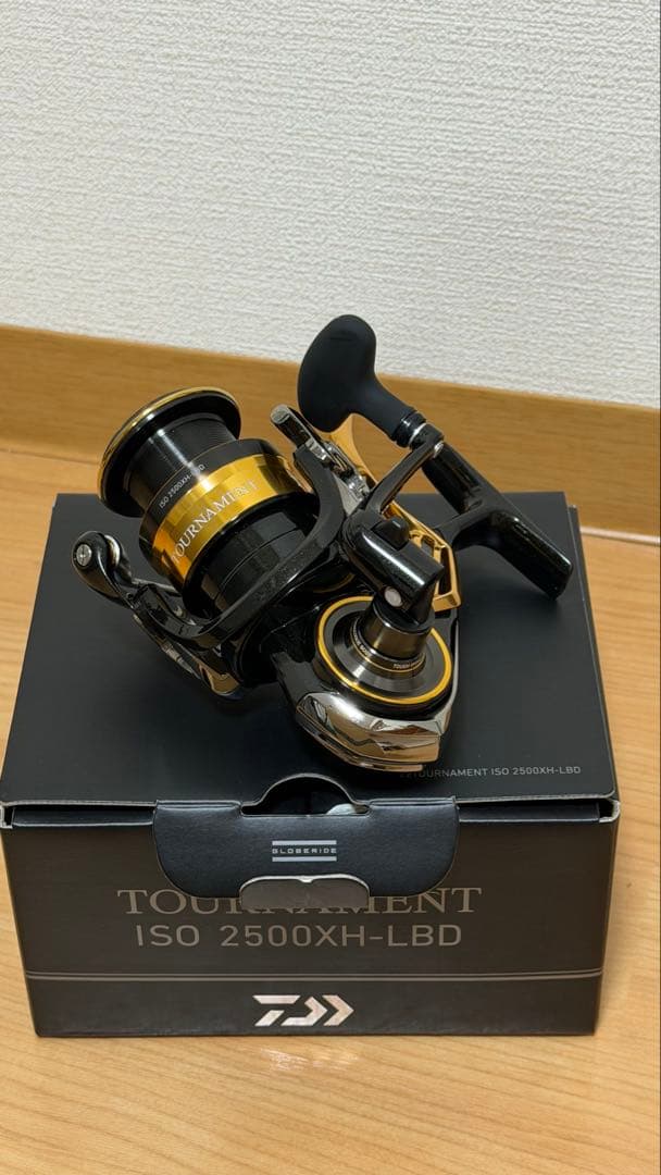 DAIWA tournament ISO 2500XH-LBD スピニングリール