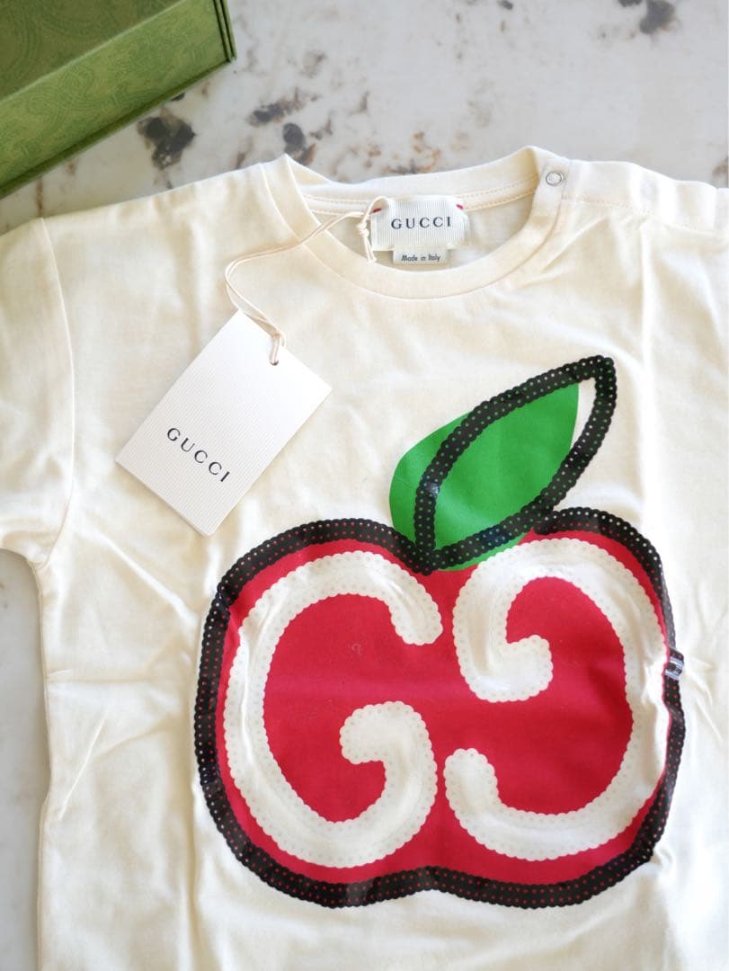 【新品未使用タグ付き】GUCCI ベビー アップルＴシャツ　完全正規品