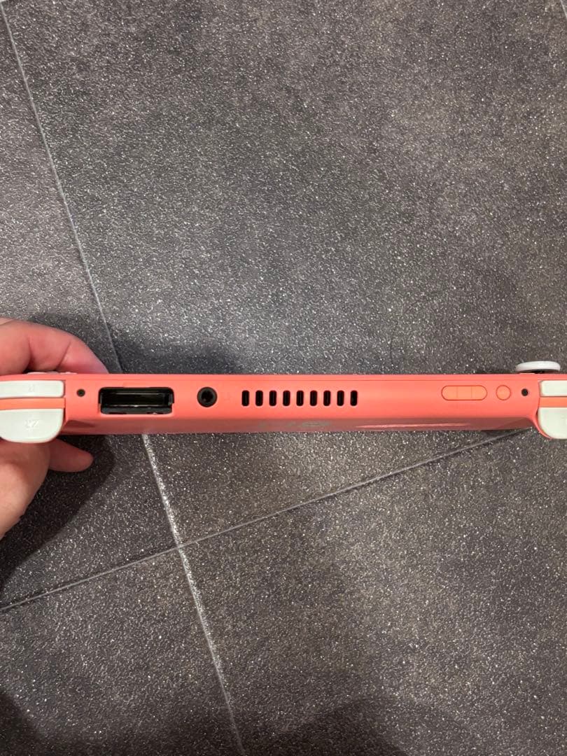 【動作○、傷あり】Nintendo Switch Lite コーラル　ジャンク