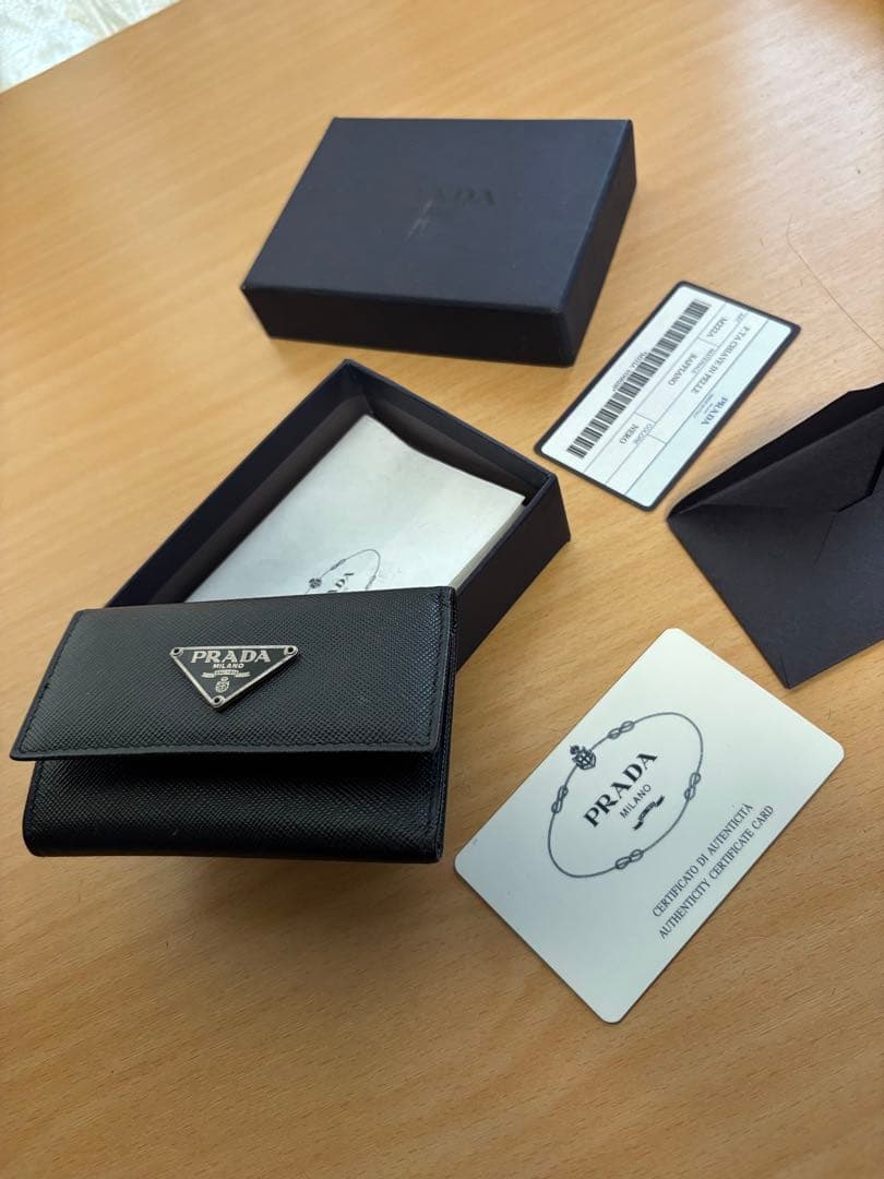 ひ*。様 プラダPRADA サフィアーノレザー NERO黒ブラック6連キーケース