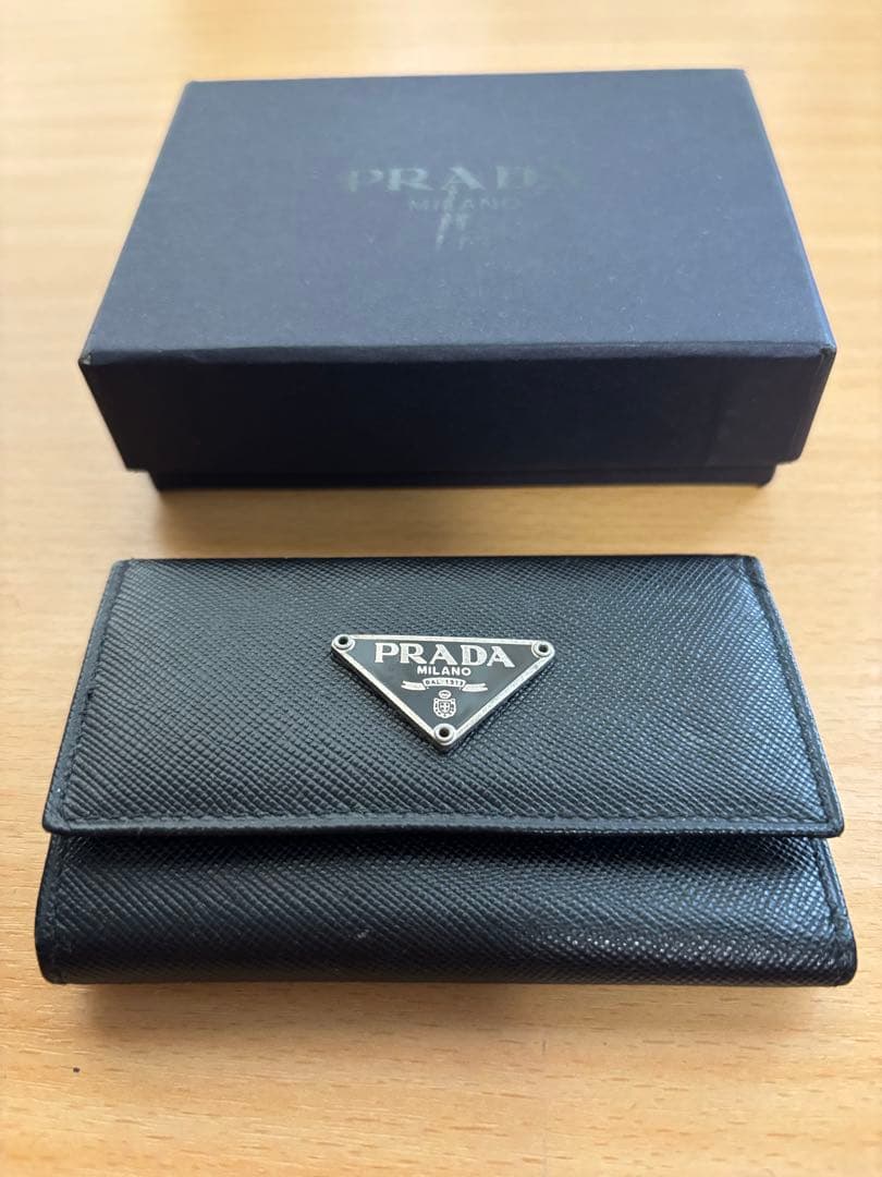ひ*。様 プラダPRADA サフィアーノレザー NERO黒ブラック6連キーケース