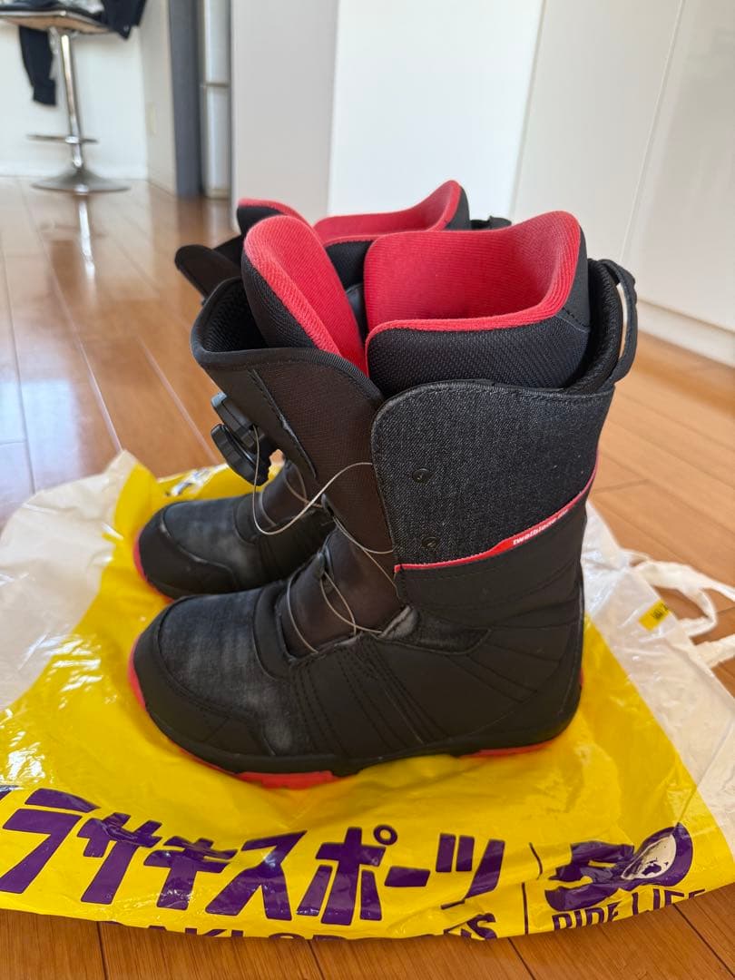 スノーボードブーツ 黒/赤