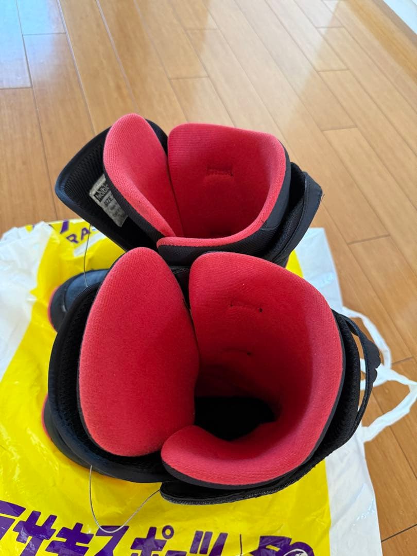 スノーボードブーツ 黒/赤