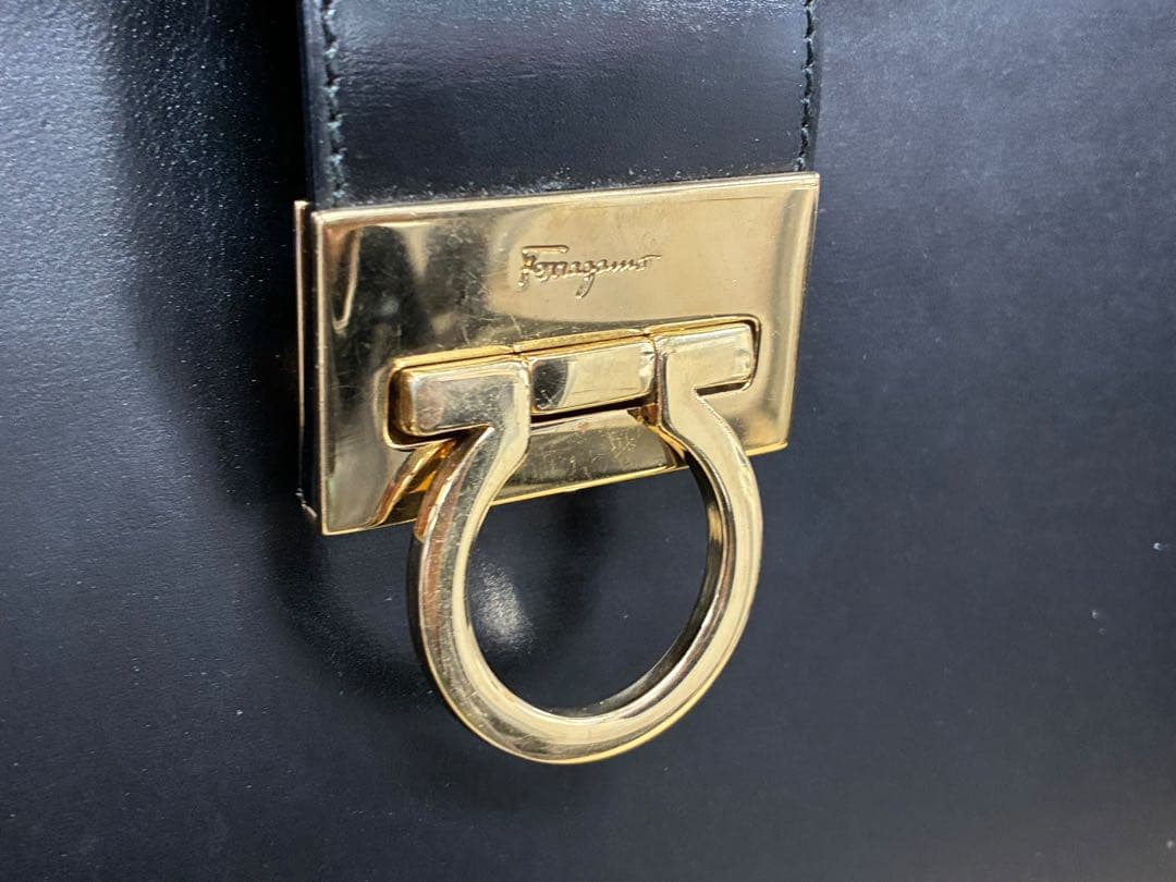 ◯ サルヴァトーレフェラガモ ガンチーニ ワンショルダーバッグ ブラウン