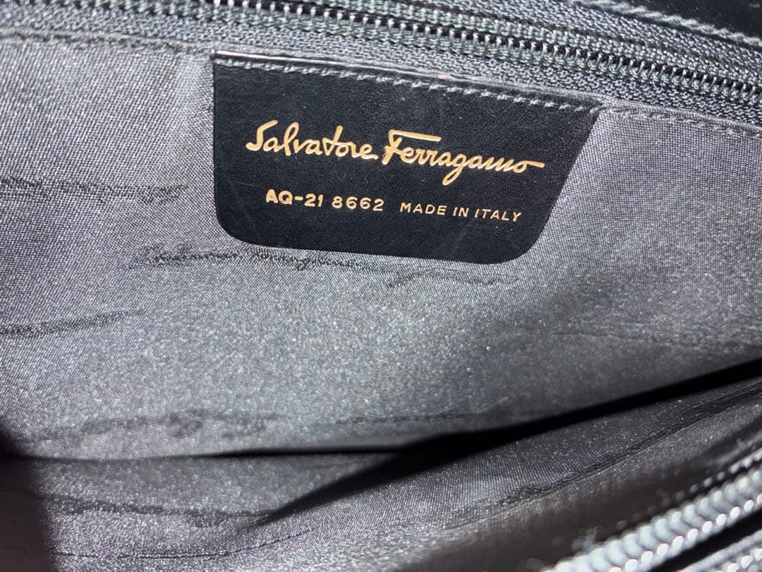 ◯ サルヴァトーレフェラガモ ガンチーニ ワンショルダーバッグ ブラウン