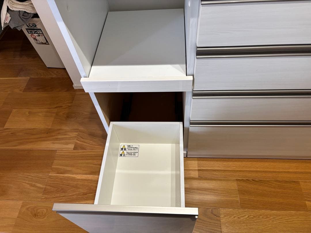 ニトリ　リガーレ　ホワイトキャビネット 食器棚・キッチンカウンター　上置き棚付き