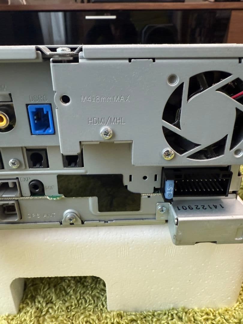 ケンウッド彩速ナビ　カーナビ　サブウーファー　MDV-Z702 KSC-SW50