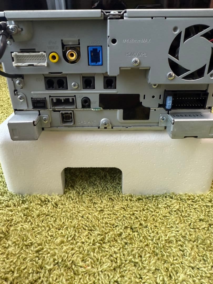 ケンウッド彩速ナビ　カーナビ　サブウーファー　MDV-Z702 KSC-SW50