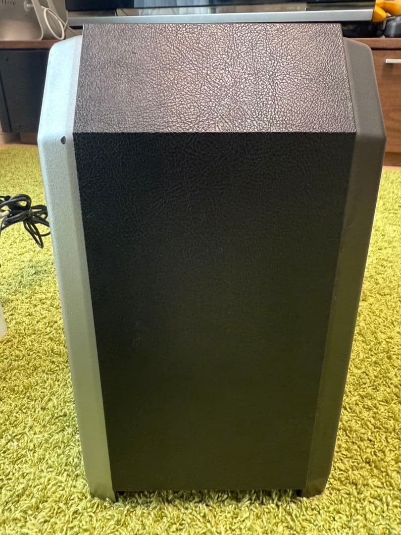 ケンウッド彩速ナビ　カーナビ　サブウーファー　MDV-Z702 KSC-SW50