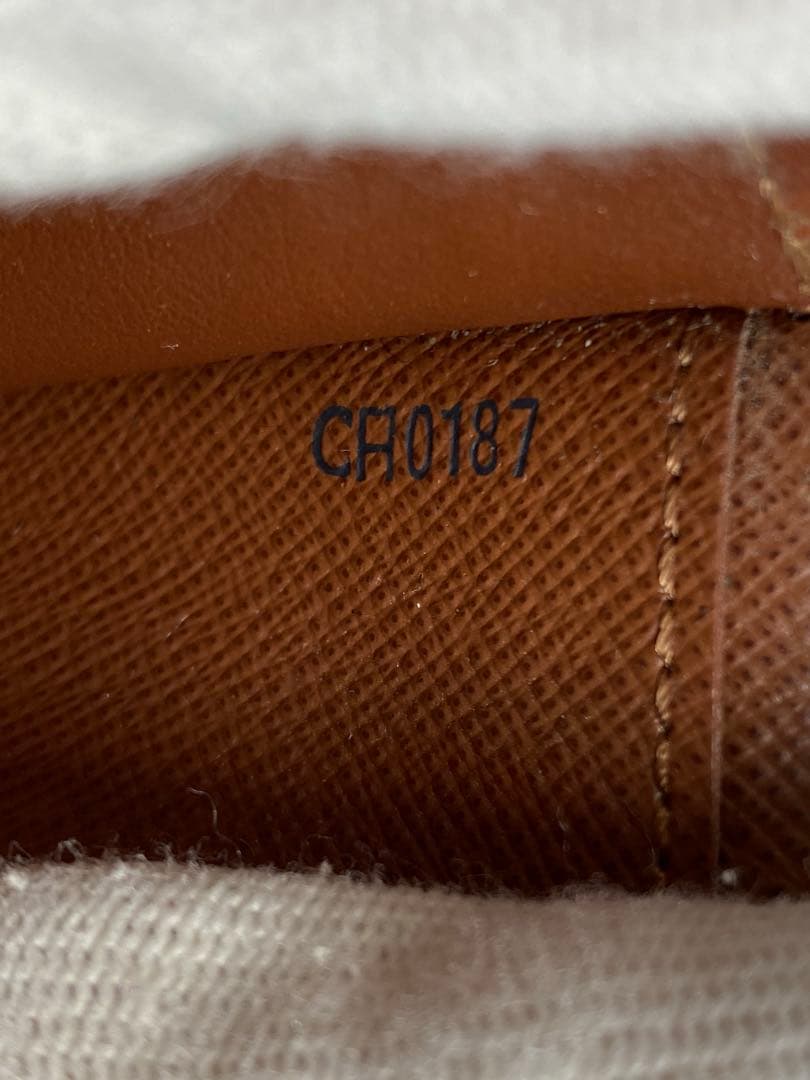 新型 ルイヴィトン　モノグラム ブラック　ポルトフォイユマルコ　折り財布