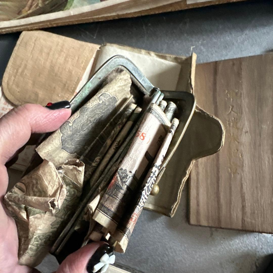 削除前お値下げ‼️蔵出し軍隊手帳や古い財布勲章など財布にお金が入ったまま…