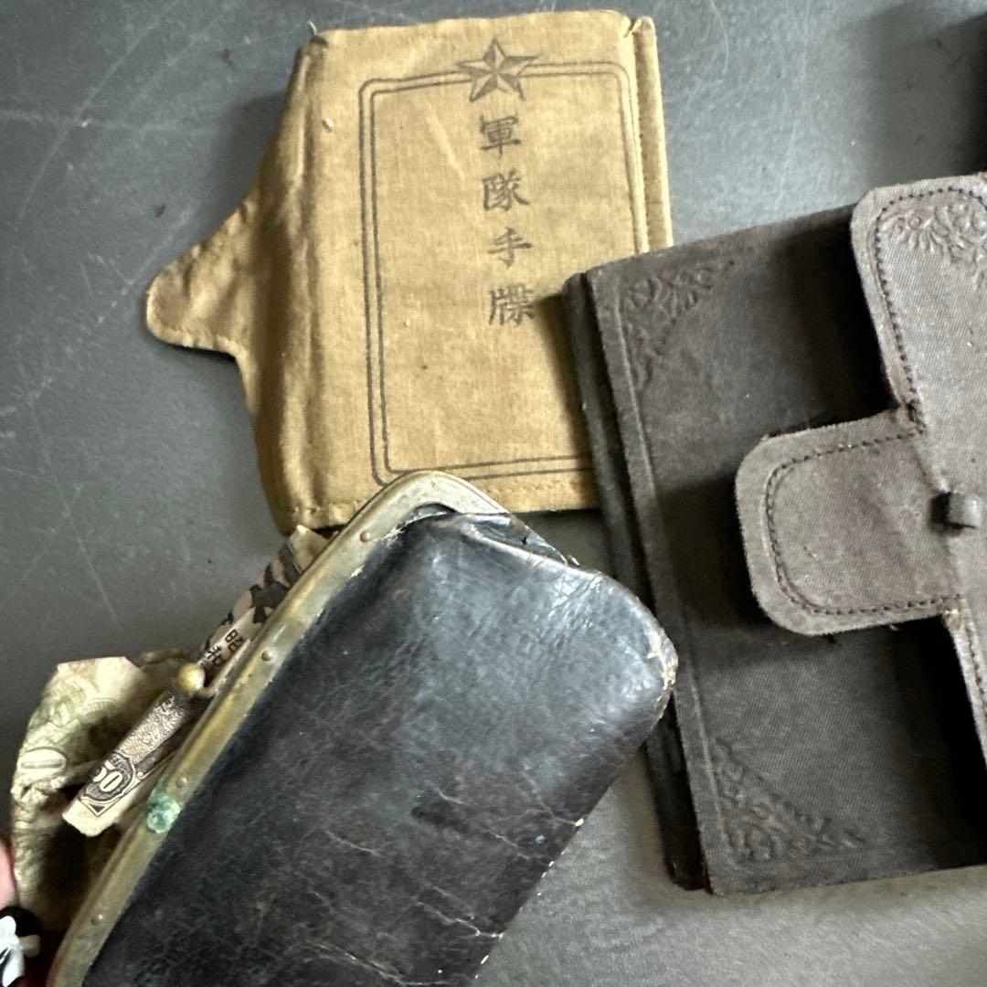 削除前お値下げ‼️蔵出し軍隊手帳や古い財布勲章など財布にお金が入ったまま…