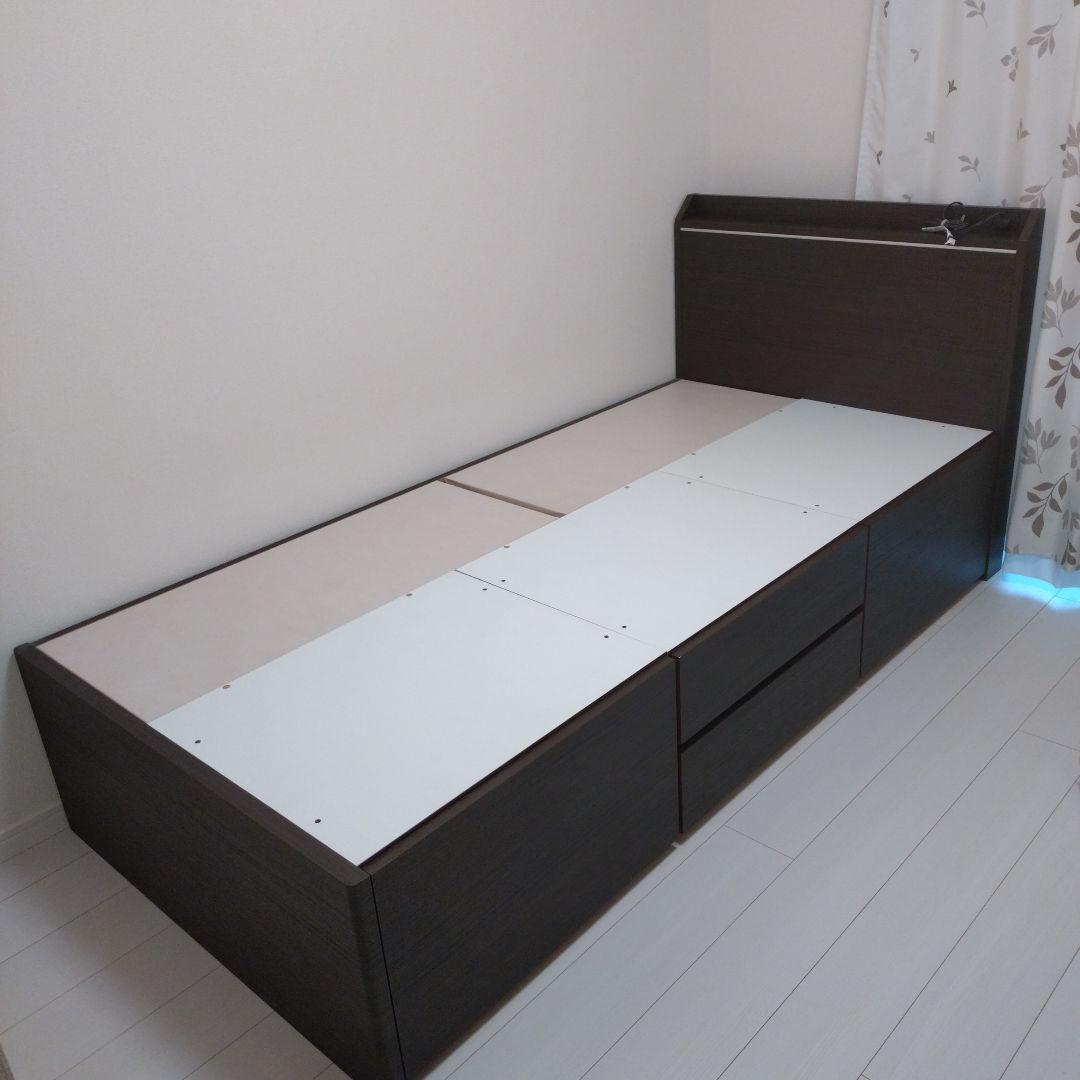 収納付きダークブラウンベッド