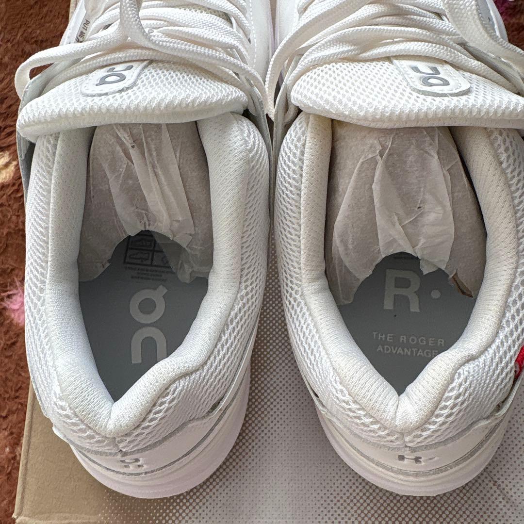 On スニーカー　24センチ