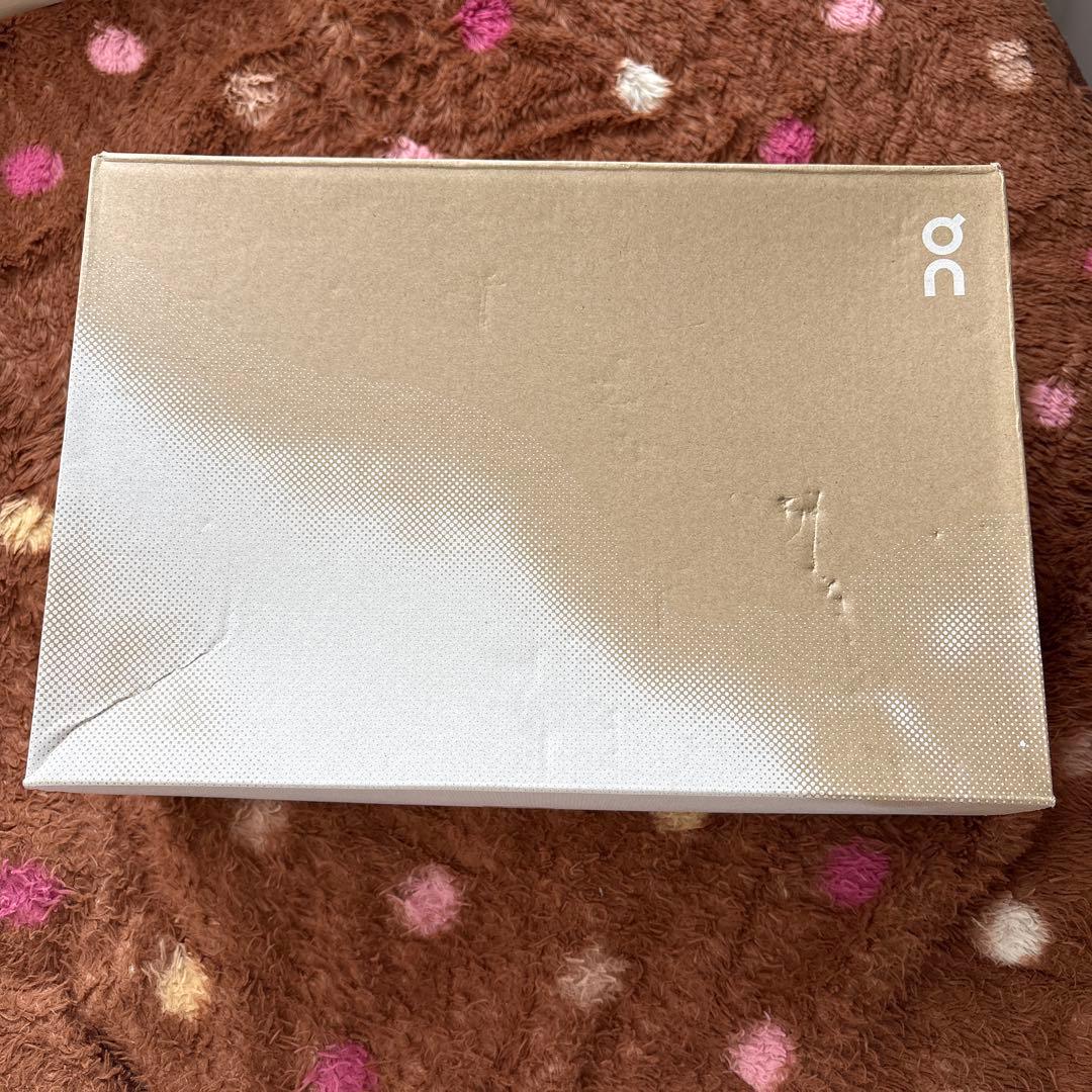 On スニーカー　24センチ