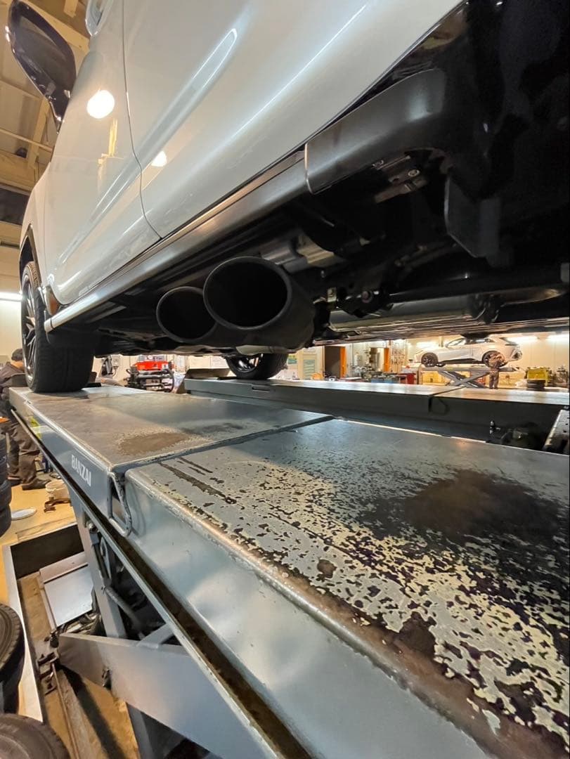 みやちゃんランクル300 ガソリン車 SUXON マフラー中古 サイド出し