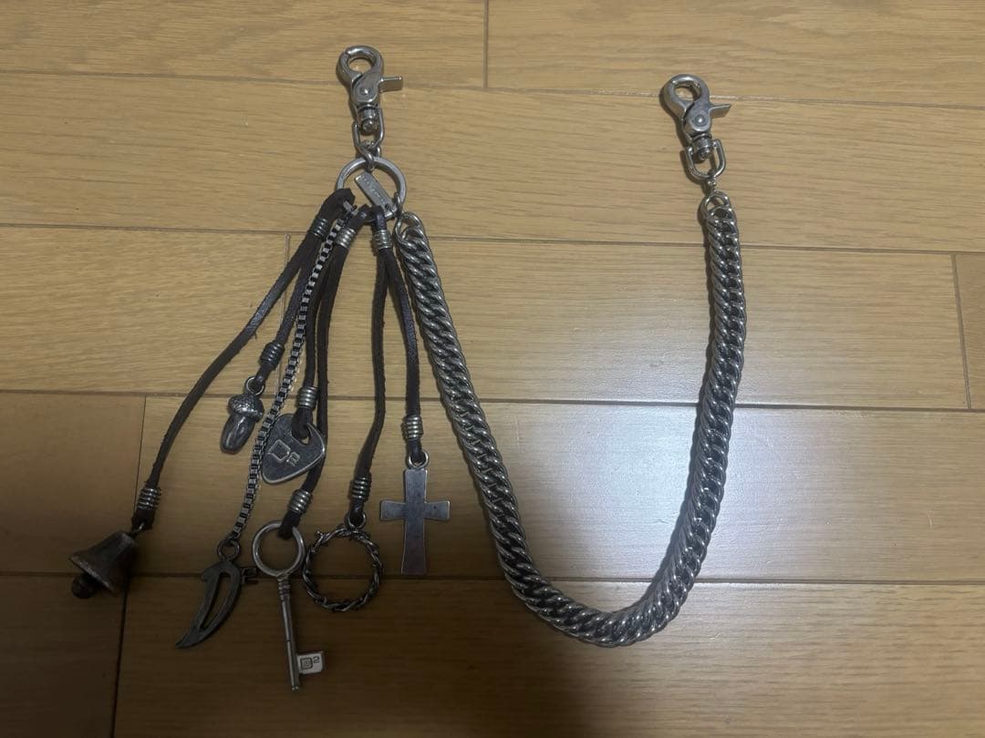 ディースクエアード ウォレットチェーン マルチチャーム DSQUARED2