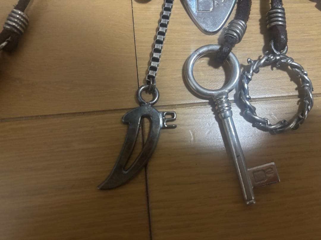 ディースクエアード ウォレットチェーン マルチチャーム DSQUARED2