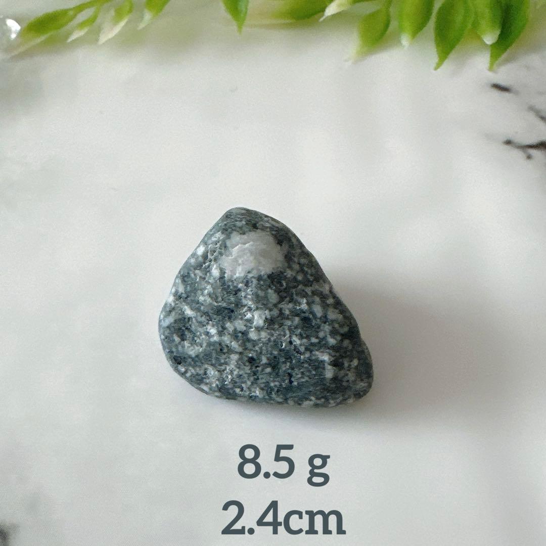 【自然の丸み 遠野霊石】 にぎり石6個｜6つそろって生まれるコロコロ波動