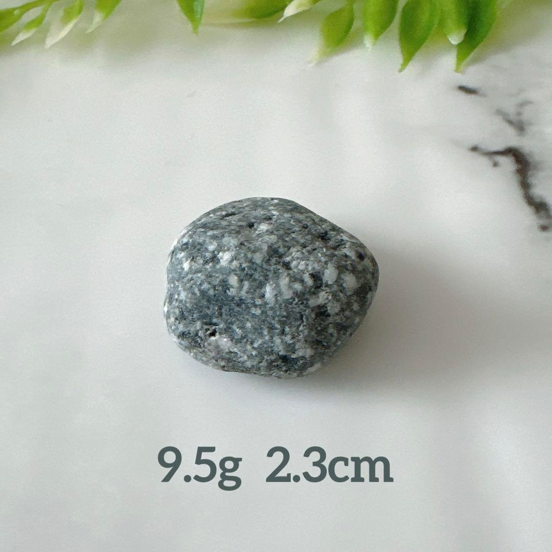 【自然の丸み 遠野霊石】 にぎり石6個｜6つそろって生まれるコロコロ波動