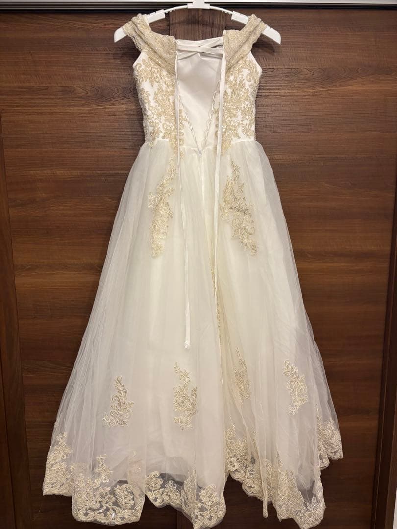 プリンセスライン　オフショルダー　ウェディングドレス　パニエ付き