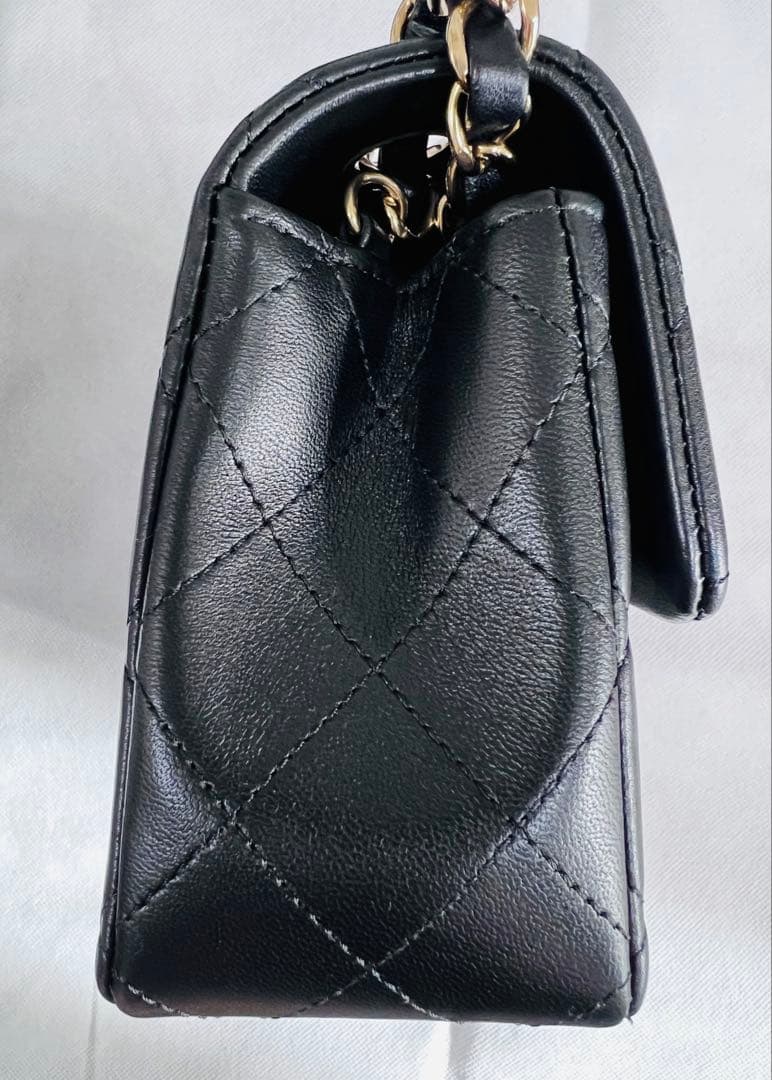 CHANEL ショルダーバッグ ミニマトラッセ A69900 黒 ラムスキン